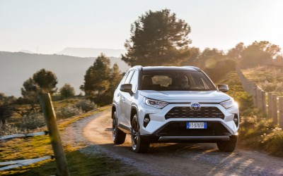 Νέο Toyota RAV4 2026: Όλα όσα γνωρίζουμε για την επόμενη γενιά του best-seller SUV