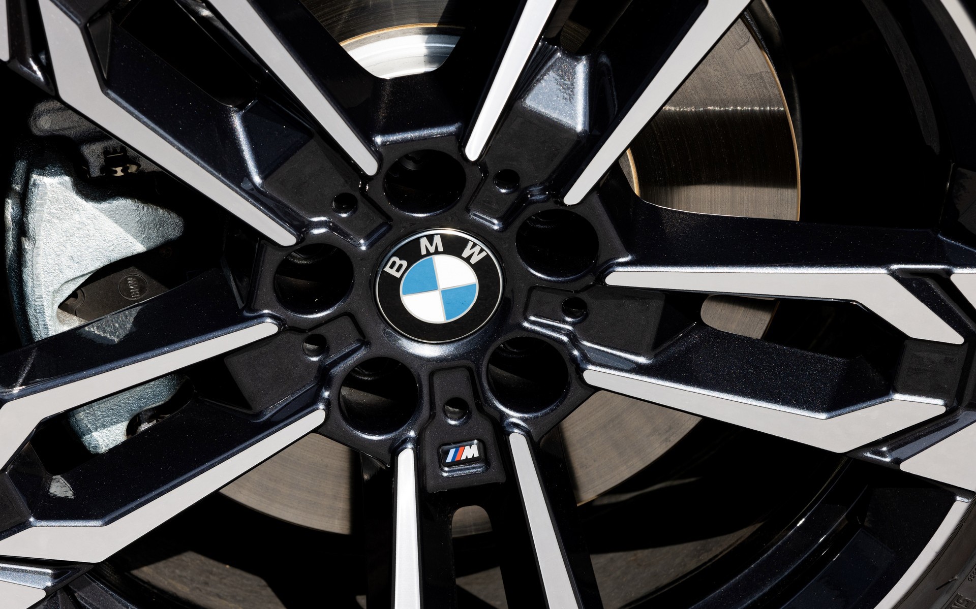 Το SUV της BMW που σαρώνει στην Ελλάδα – Έχει διπλάσιες πωλήσεις από το δεύτερο και κατανάλωση 0,8 lt/100 km