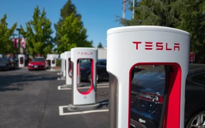 Η Θεσσαλονίκη απέκτησε φορτιστές Tesla – Πόσο γρήγοροι είναι; Ποιοι μπορούν να φορτίσουν;