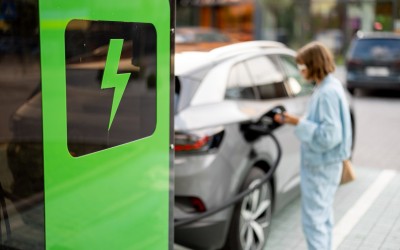 Η γρήγορη φόρτιση βλάπτει σοβαρά τα ηλεκτρικά – Πόσο μειώνεται η ζωή της μπαταρίας
