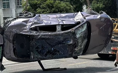Φορτηγό πάτησε το Xiaomi SU7 και αυτό συνέχισε να λειτουργεί