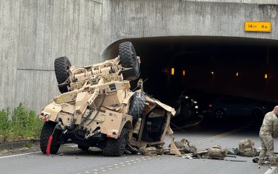 Έβρεξε στρατιωτικά αυτοκίνητα στην εθνική οδό! [εικόνες]