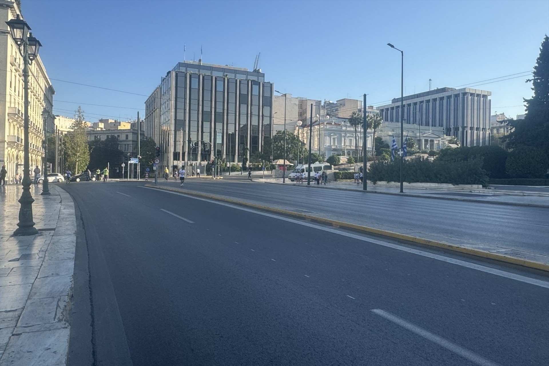 Τι είναι αυτό το μυστήριο βουητό στην Αθήνα; Η αλήθεια πίσω από το θόρυβο