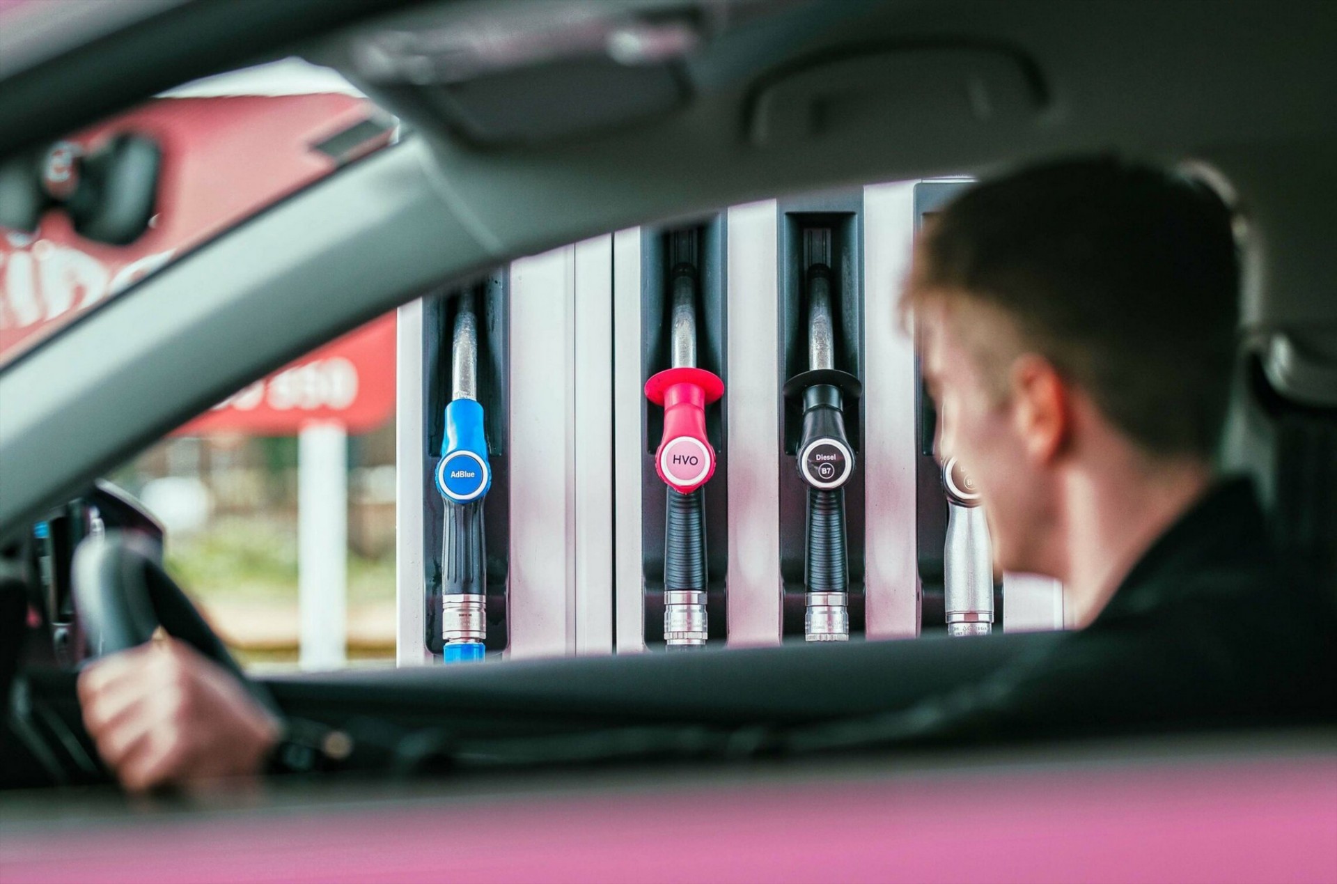 Το νέο καύσιμο που δεν μυρίζει – Το βάζει η Skoda σε όλα τα diesel αυτοκίνητα 