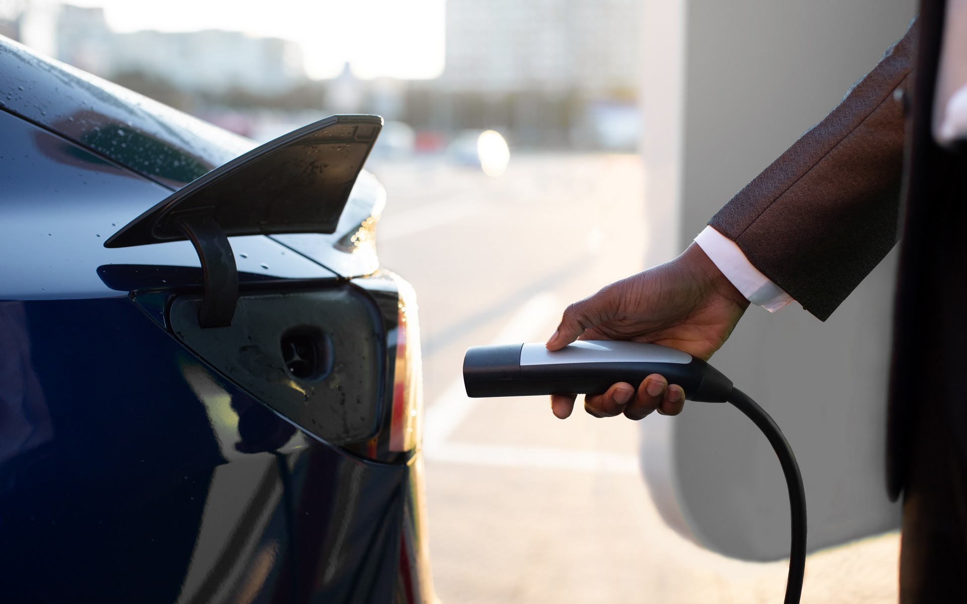 Ηλεκτρικά αυτοκίνητα: Σε ποια χώρα δεν θα… βρίσκουν να φορτίζουν;