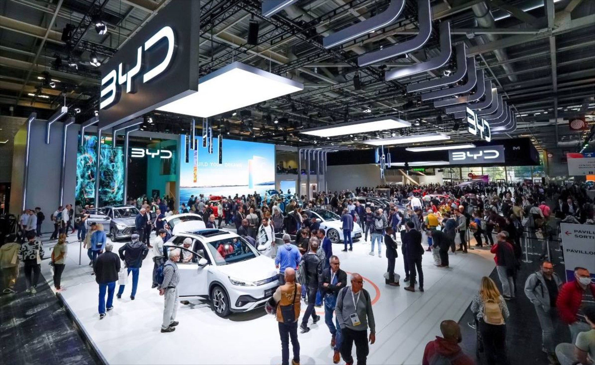 Χαμός στις εκθέσεις της BYD - Έριξε τις τιμές πάνω από 30%