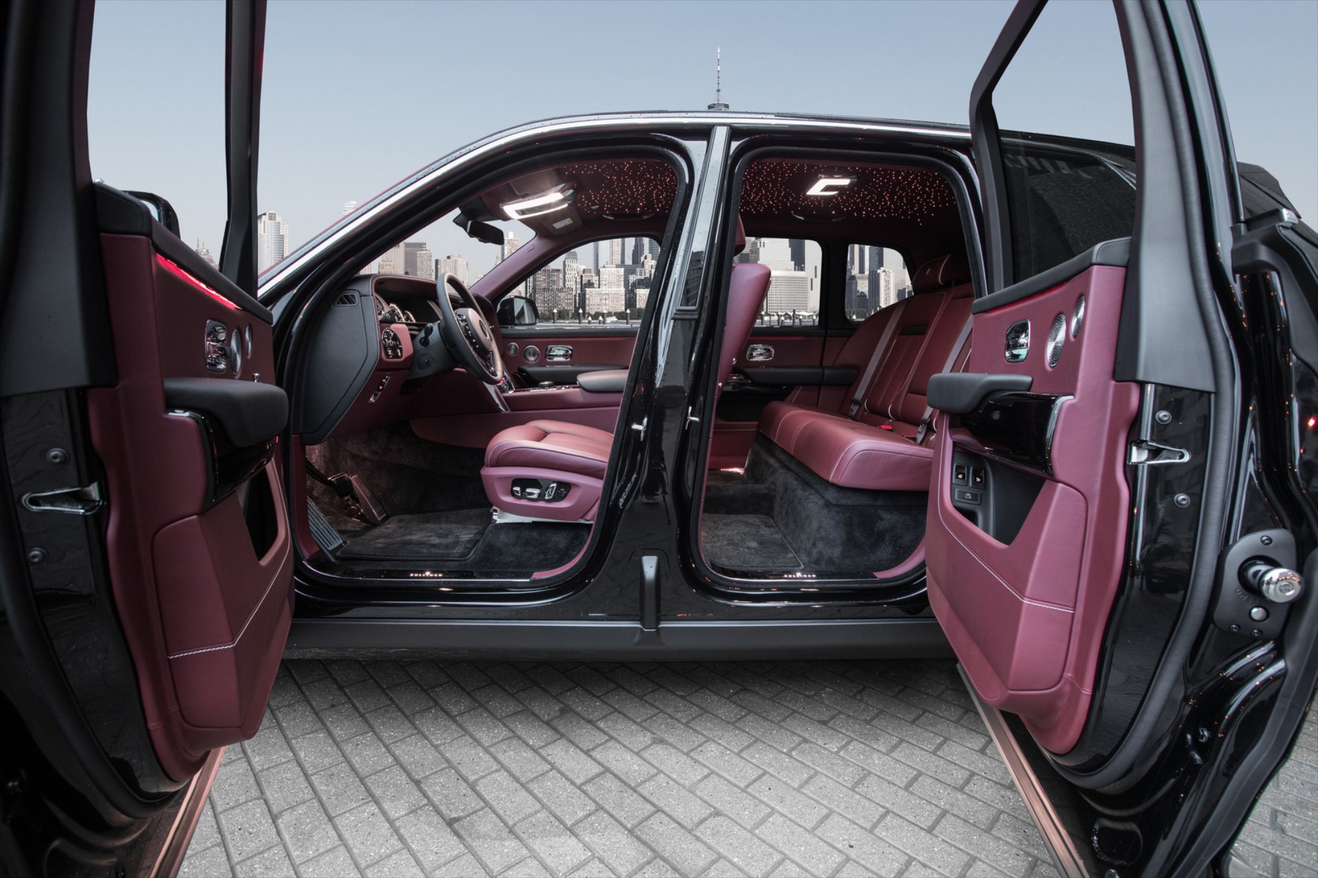 Πουλήθηκε στην Ελλάδα το πιο πολυτελές SUV – Η τιμή μπορεί να αγγίζει το 1.000.000 ευρώ