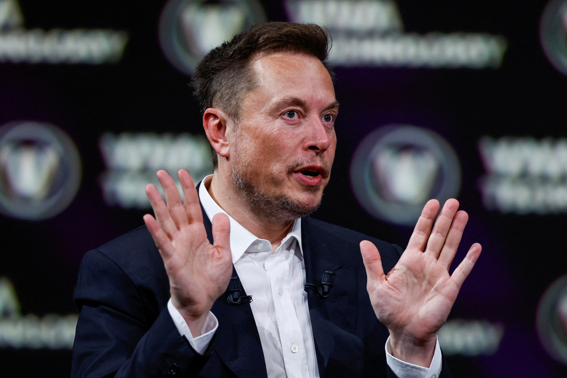 Ο Musk το τερμάτισε – Τα Tesla θα πάνε χωρίς οδηγό στους πελάτες