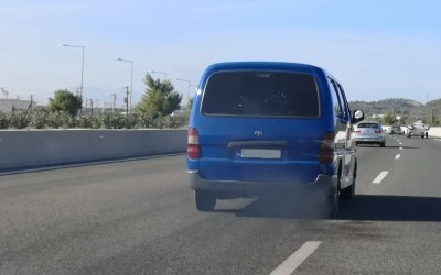 Μαύρος καπνός από την εξάτμιση: Τι ζημιά δείχνει στο αυτοκίνητο