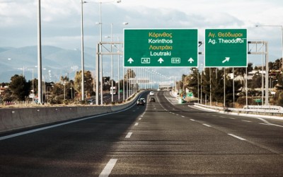 Τι είναι αυτό το μπλε σήμα στην εθνική οδό Αθηνών-Πατρών - Τι δείχνει στους οδηγούς [video]