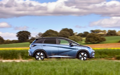 Το ηλεκτρικό αυτοκίνητο που κέρδισε Tesla και Volvo στην Ελλάδα - Έχει τιμή κάτω από 29.000 ευρώ
