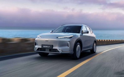 Στην Ελλάδα το νέο C-SUV της Geely – Έχει έκπτωση 2.000 ευρώ (Δείτε τιμές)