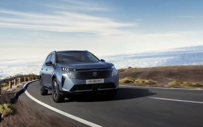 Δοκιμή Peugeot E-5008 73 kWh 210 PS: Premium Traveller