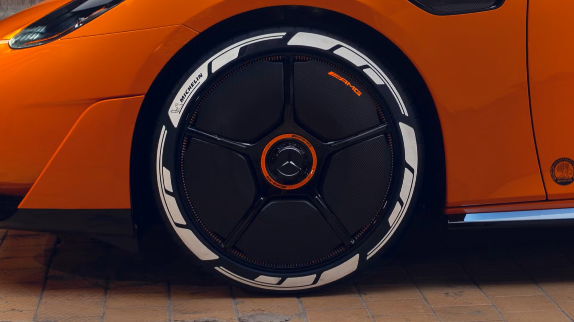 Αυτή η Mercedes έχει Bluetooth στις ζάντες – Γιατί; [video]