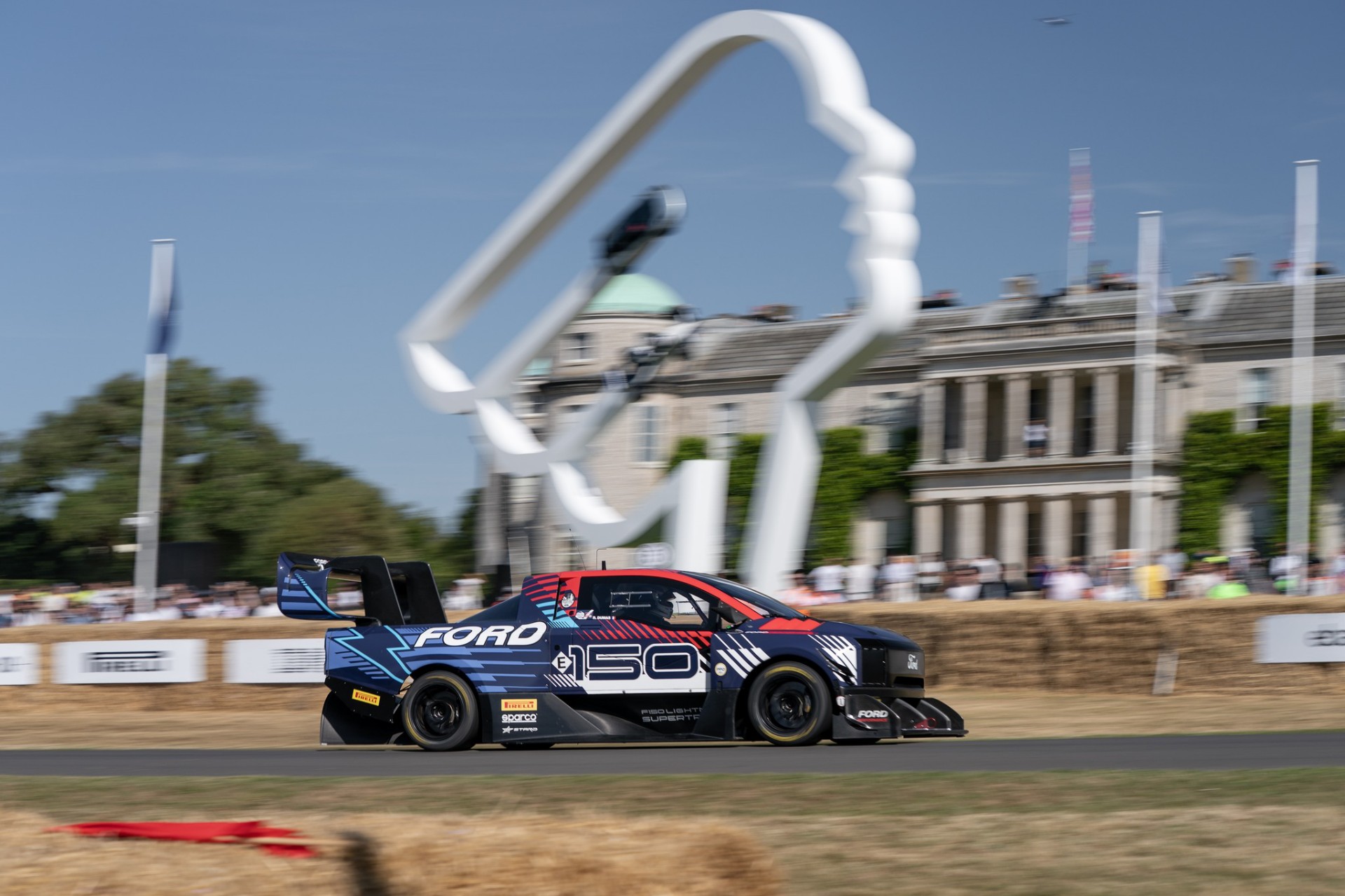 Το «αγροτικό» που... σβήνει τα hypercars - Πέρασε την Koenigsegg!