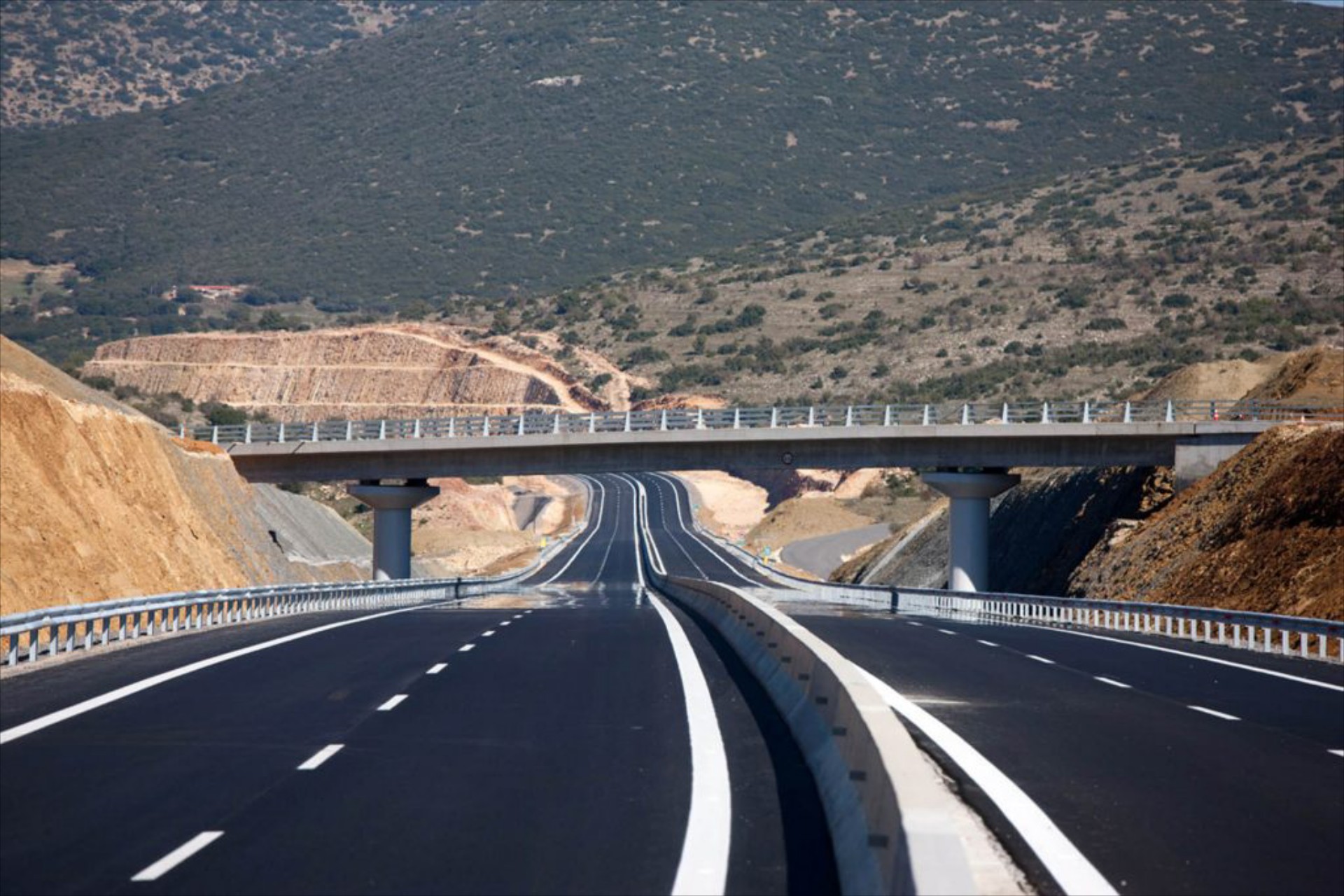 Έφτασε η μέρα που η Ελλάδα θα αποκτήσει έναν ολοκαίνουριο αυτοκινητόδρομο - Πότε θα περάσει το πρώτο αυτοκίνητο από τα διόδια;