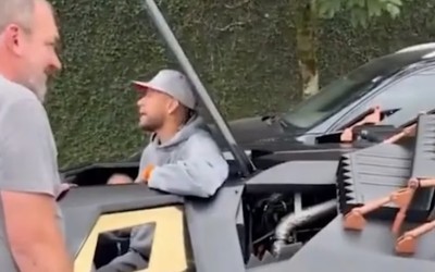 Video: Ο Neymar αγόρασε… Batmobile - Πλήρωσε 1 εκατ. ευρώ, αλλά δεν μπορεί να το οδηγήσει