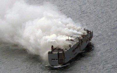 Μεγάλη ναυτιλιακή εταιρεία λέει όχι στα ηλεκτρικά και PHEV - Απαγορεύει τη μεταφορά τους