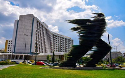 Ο αδιανόητος λόγος που οι άνθρωποι επιλέγουν να μείνουν στο Hilton – Έχει να κάνει με το αυτοκίνητο