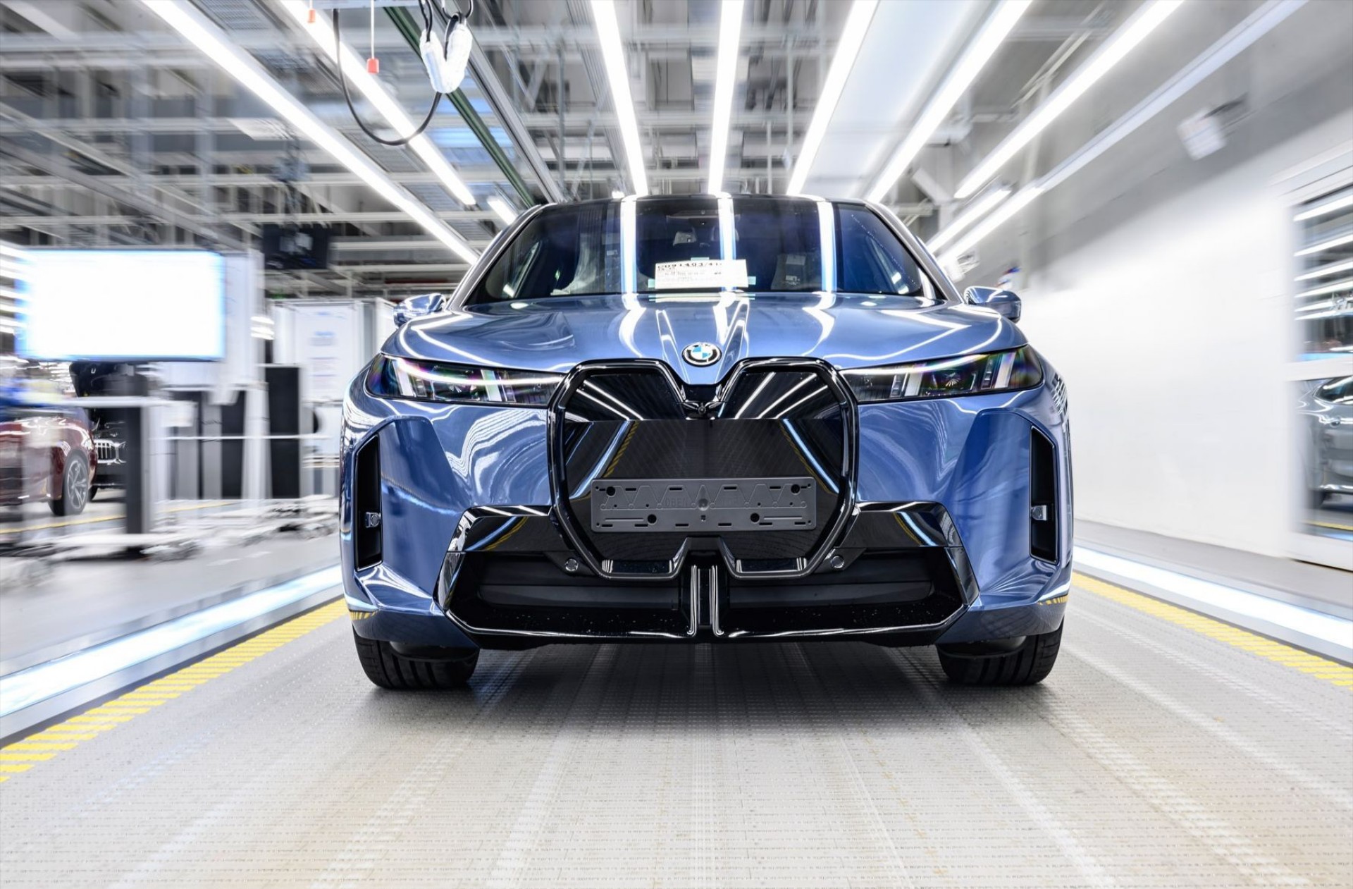 H BMW έχει πουλήσει τόσα ηλεκτρικά, όσα η απόσταση από Μόναχο για Νέα Υόρκη