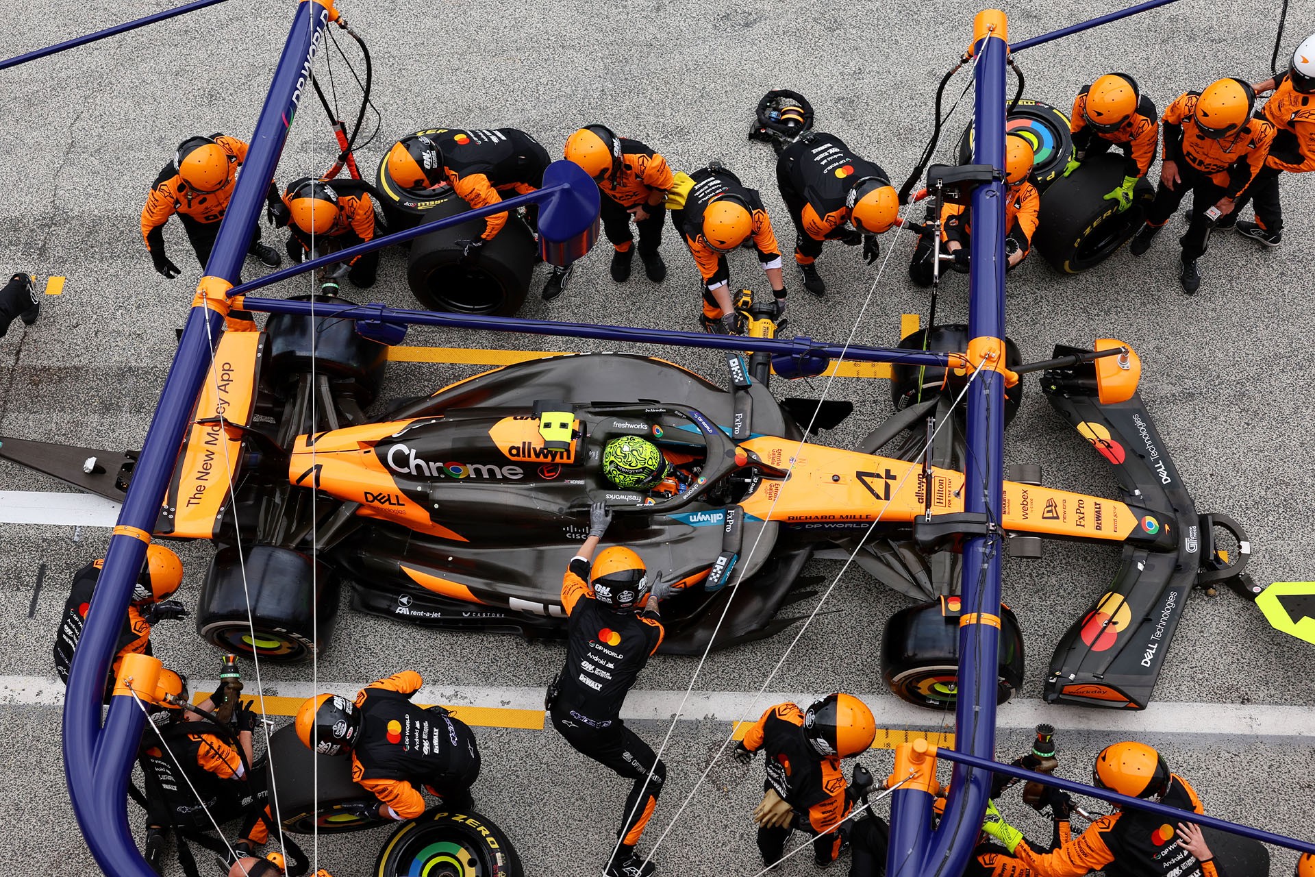 Pit stop challenge με τη McLaren F1 team και nutribullet! [video]