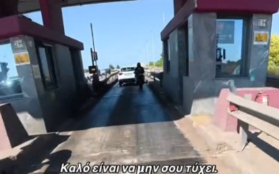 Ο Έλληνας που έγινε viral - Πήγε να πέρασει τζάμπα τα διόδια και έφαγε τη μπάρα στο κεφάλι [video]