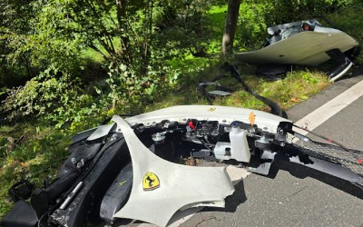 Νεαρός 25 ετών σκοτώθηκε με Ferrari – Καρφώθηκε σε δέντρο