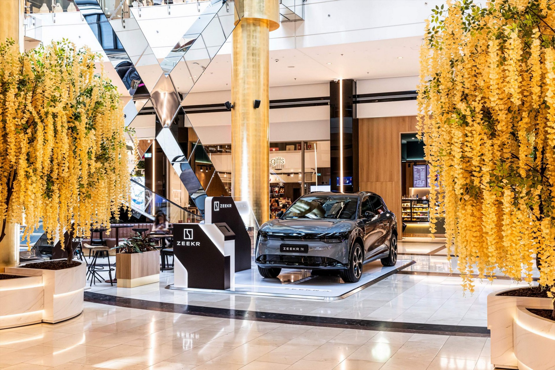 Το εντυπωσιακό κινεζικό premium SUV των 51.990 ευρώ μπήκε στο Golden Hall