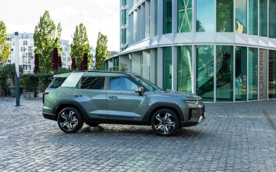 Το υβριδικό SUV που καίει 5,9 lt στο ταξίδι και έχει πορτμπαγκάζ 703 lt.