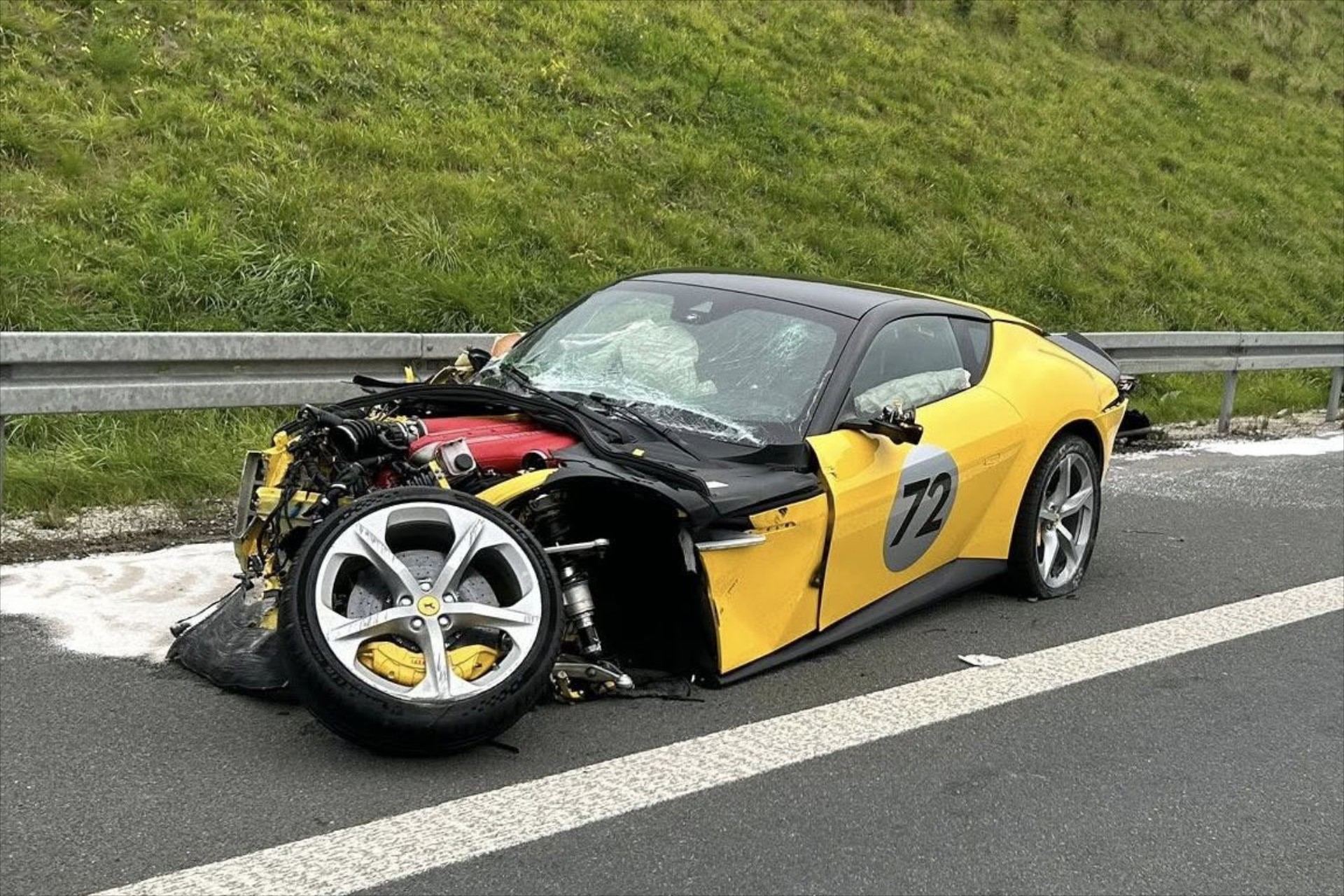 Ferrari 12Cilindri τράκαρε στην Autobahn – 65 οδηγοί θα τιμωρηθούν με πρόστιμο 