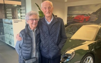O 92χρονος με την απίθανη Porsche - Την αγόρασε ως δώρο επετείου