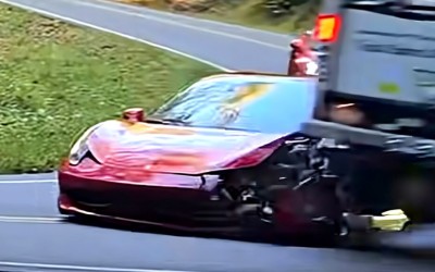 Η στιγμή που Ferrari τρακάρει με φορτηγό – Ποιος φταίει; [video] 