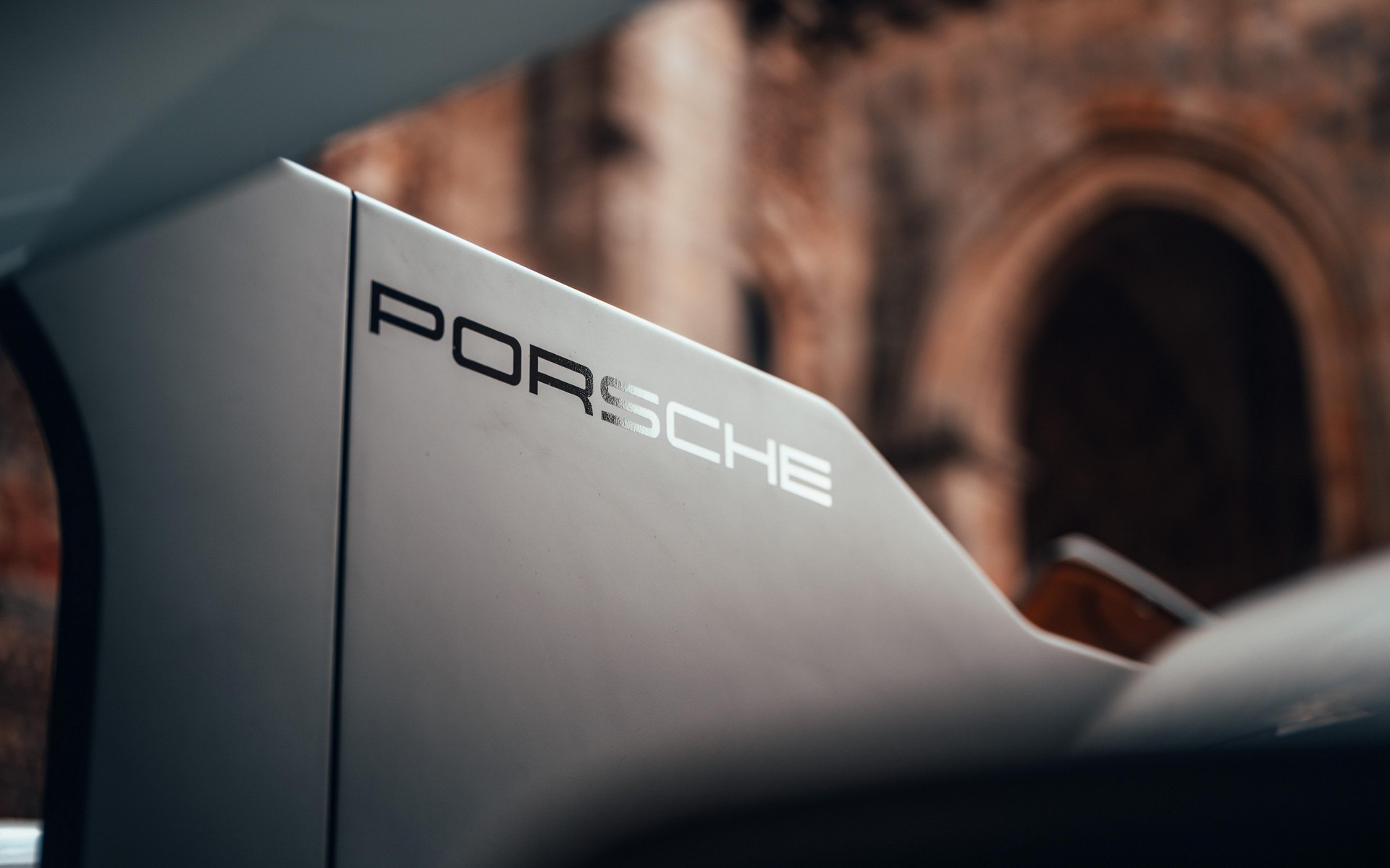 Η Porsche που παγώνει όσο 100 ψυγεία μαζί – Τι είναι;