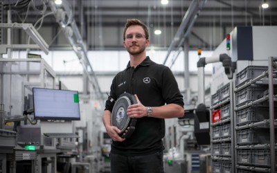 Αυτός ο άνθρωπος κρατάει 1.020 ίππους στα χέρια του – Πώς γίνεται;