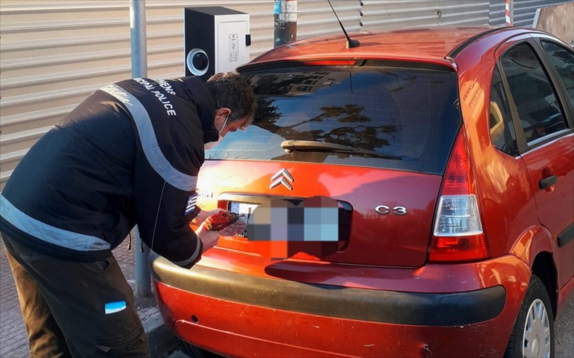 1.250 ευρώ πρόστιμο αν παρκάρεις σε θέση φόρτισης – Σε ποια χώρα;