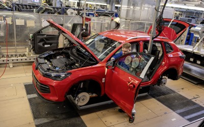 Κίνδυνος να «κλείσουν» τα ευρωπαϊκά εργοστάσια σε λίγες μέρες – Τι έχει συμβεί;