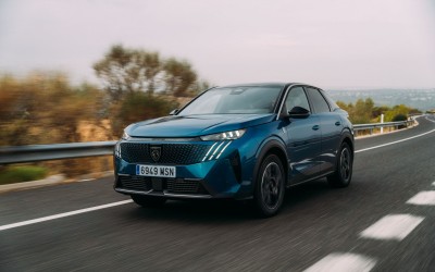 Νέα φθηνότερη έκδοση κατά 3.000 ευρώ για το Peugeot 3008 Hybrid - Η τιμή του