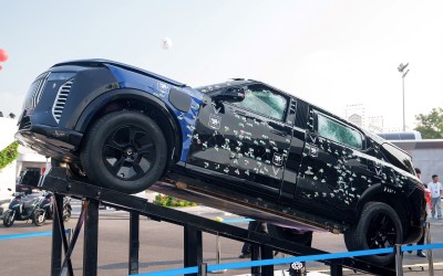 Το SUV που άντεξε έπειτα από 400 σφαίρες και δύο χειροβομβίδες DM51