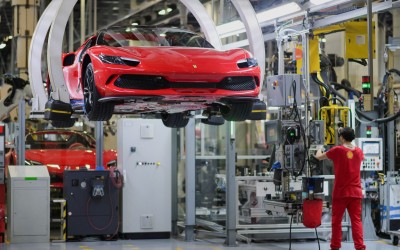 Η Ferrari έχει πουλήσει σε  80 χρόνια όσα αυτοκίνητα πουλά η Porsche σε ένα έτος 