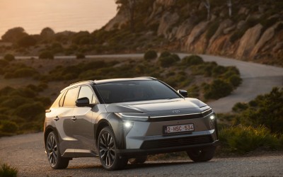 Οδηγούμε το νέο Toyota bZ4X – Πότε έρχεται Ελλάδα, η πρώτη τιμή