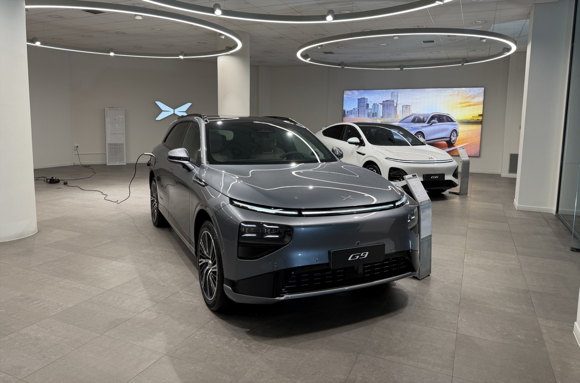 Έφτασαν τα αυτοκίνητα της Xpeng - Αυτό είναι το πρώτο κατάστημα στην Ελλάδα (τιμές) 