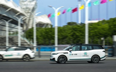 Video: Αυτόνομο αυτοκίνητο παρέσυρε 2 ανθρώπους - Βρίσκονται στη ΜΕΘ