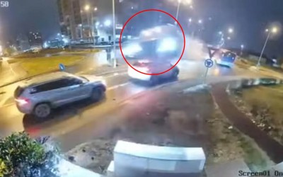 Οδηγός Mercedes υπέστη διαβητικό επεισόδιο – Το αυτοκίνητο πέταξε από τον κόμβο [video] 