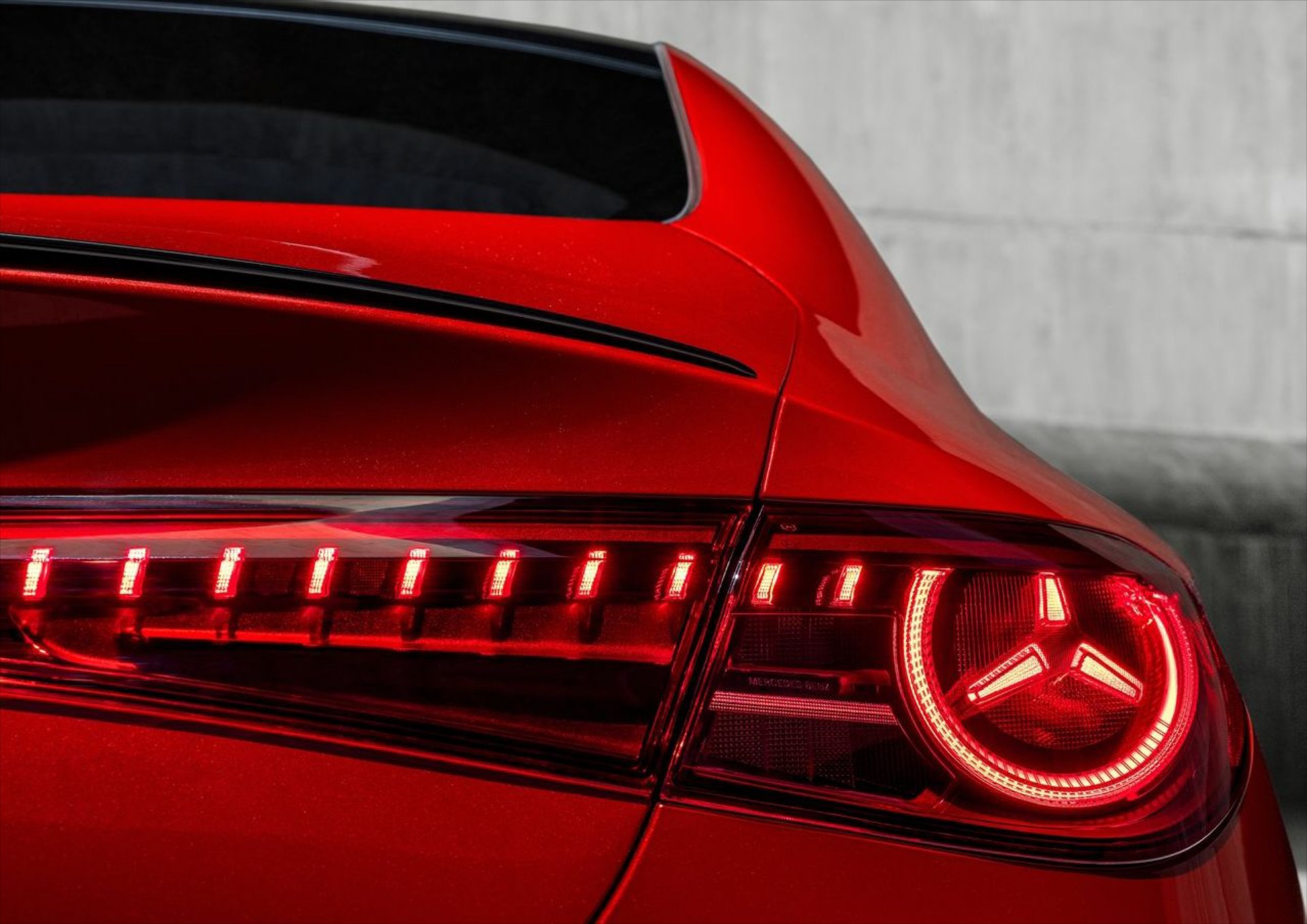 Η νέα Mercedes-Benz έσπασε τα κοντέρ – Έκανε σχεδόν 700 km