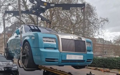 Σηκώνουν με γερανούς Rolls-Royce και Lamborghini στο Λονδίνο