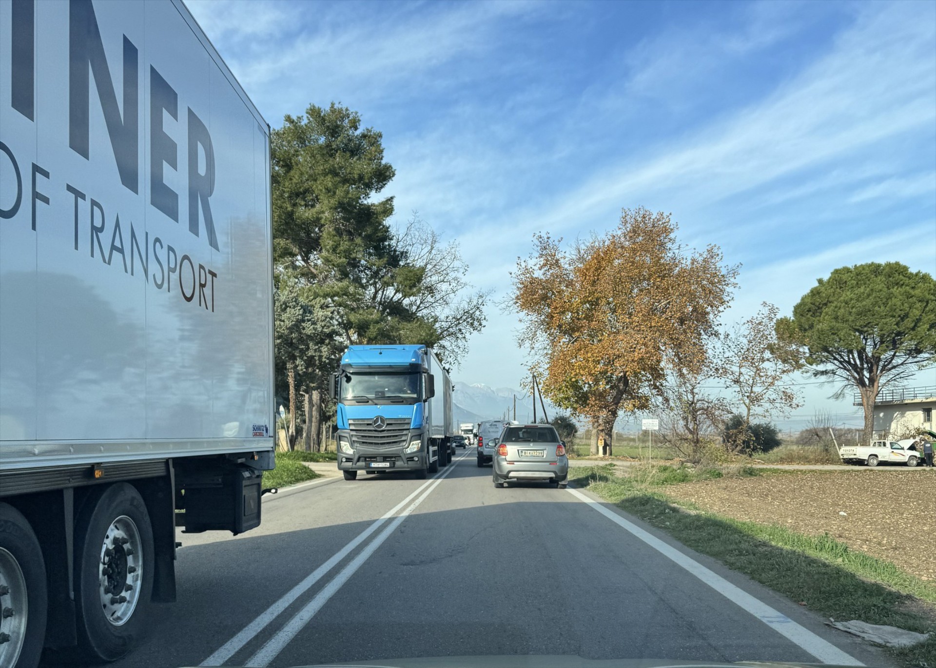 Μπλόκα αγροτών: Ο χειρότερος επαρχιακός δρόμος της Ελλάδας – Κάνεις 2 ώρες για 23 km 