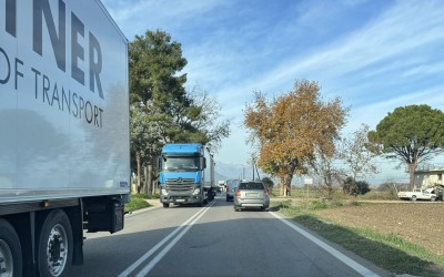 Μπλόκα αγροτών: Ο χειρότερος επαρχιακός δρόμος της Ελλάδας – Κάνεις 2 ώρες για 23 km