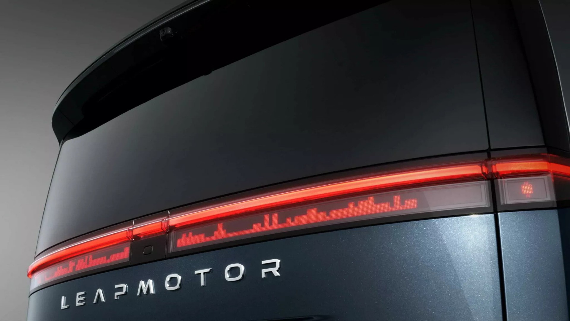Αυτό το μοντέλο της Leapmotor έχει τη μεγαλύτερη μπαταρία σε υβριδικό!