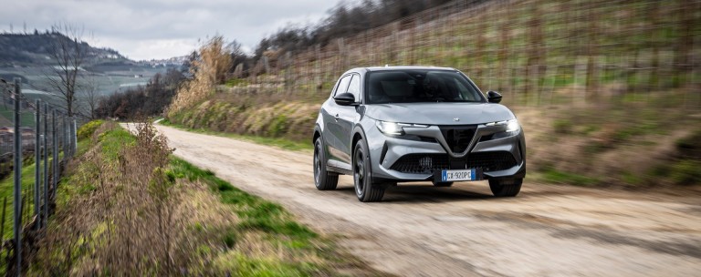 Δοκιμή Alfa Romeo Junior Ibrida Q4: Το παζλ συμπληρώθηκε
