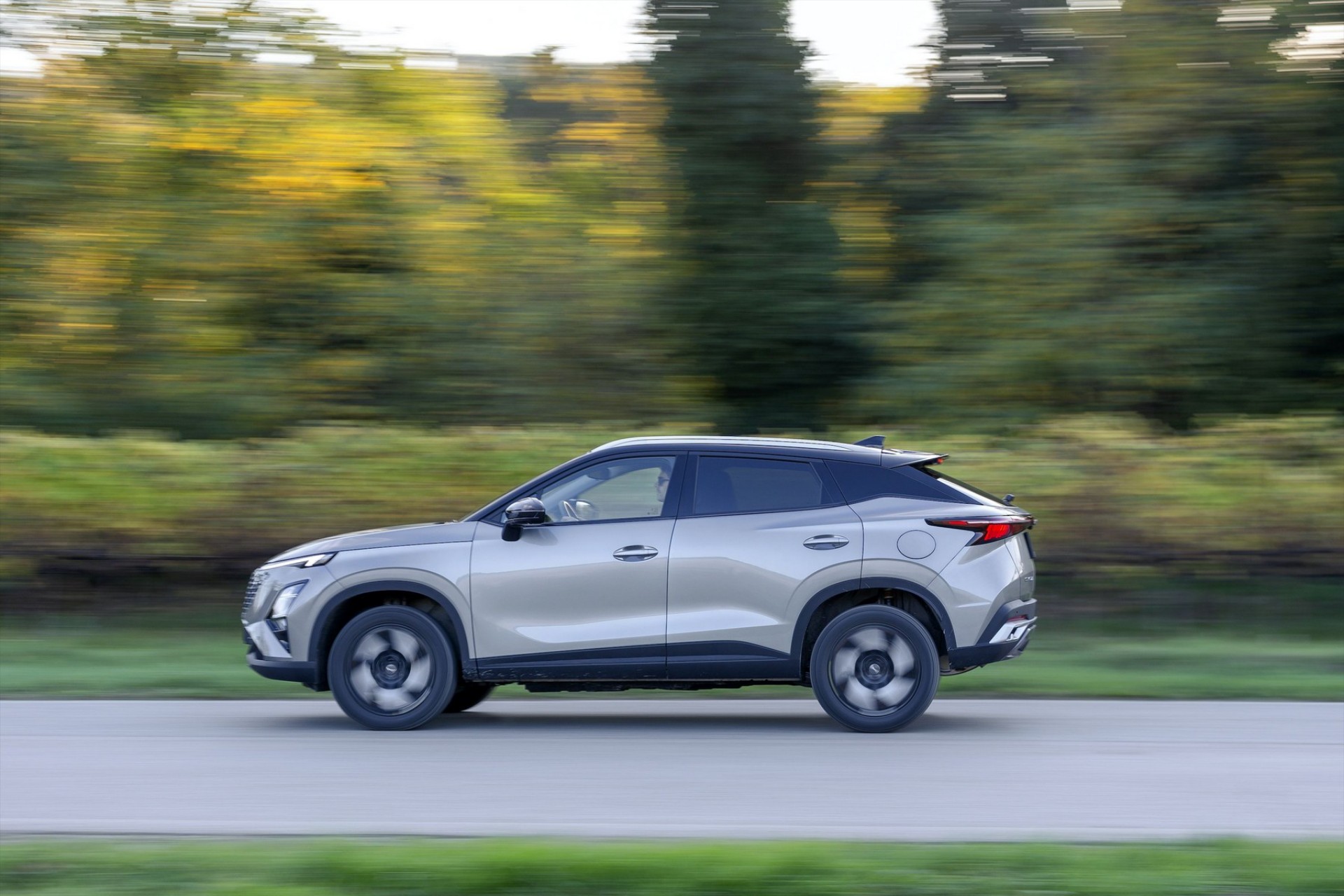 Έφτασε Ελλάδα το Super Hybrid SUV με αυτονομία 1.000 km – Και τιμή 24.900 ευρώ 